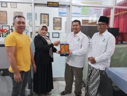 Berkontribusi Penuh, SMA Islam Sidoarjo Dapat Penghargaan Panitia Pusat 1 Abad NU