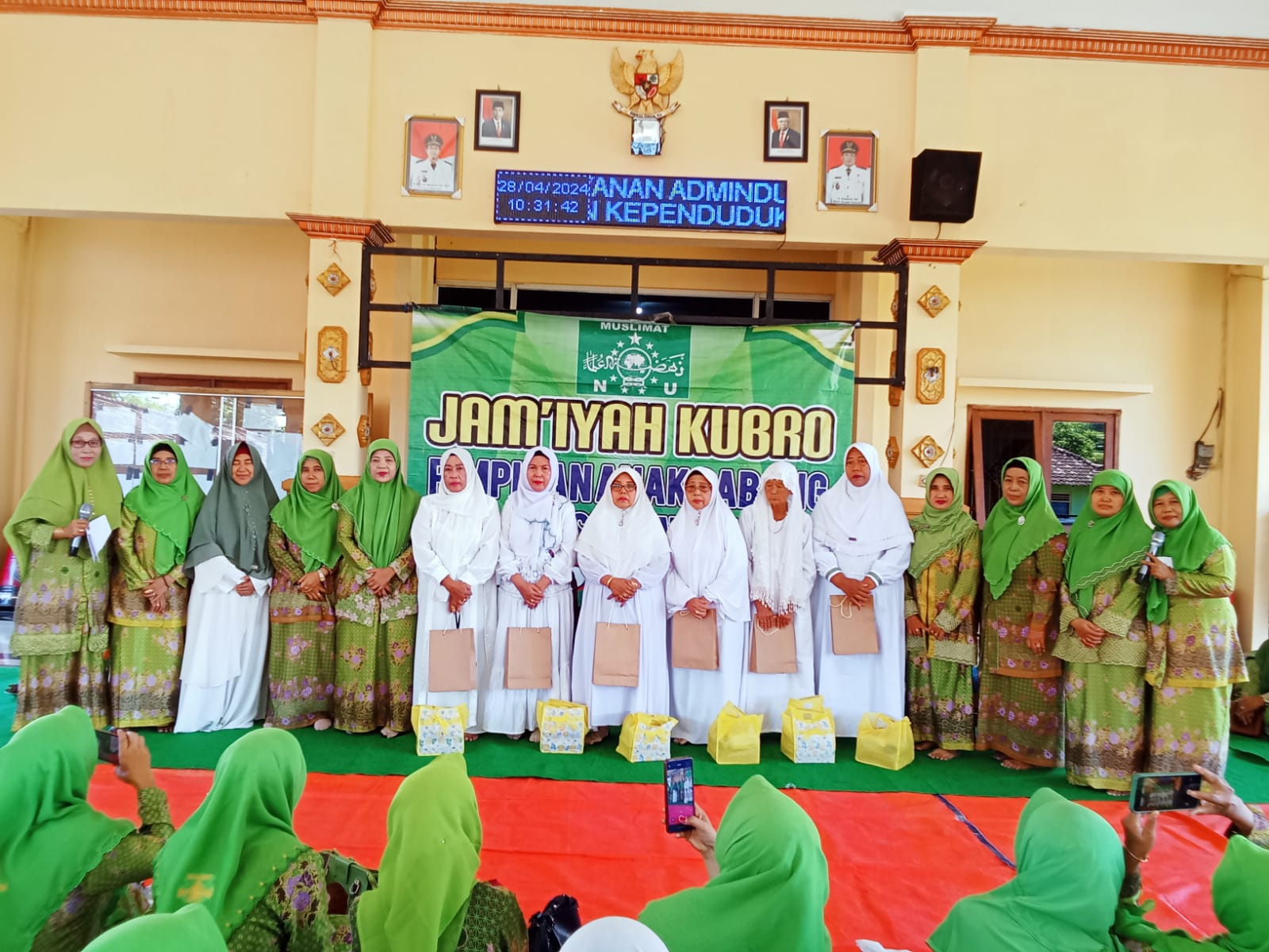 Kubro PAC Muslimat Prambon, Lepas 10 Jama'ah Haji